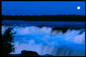 Rendez-vous avec la lune aux chutes d’Iguaçu, Argentine