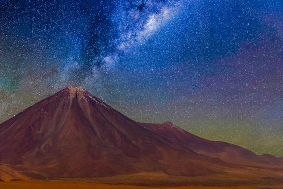 Observation Des étoiles Dans L'Atacama, Chili © Shutterstock