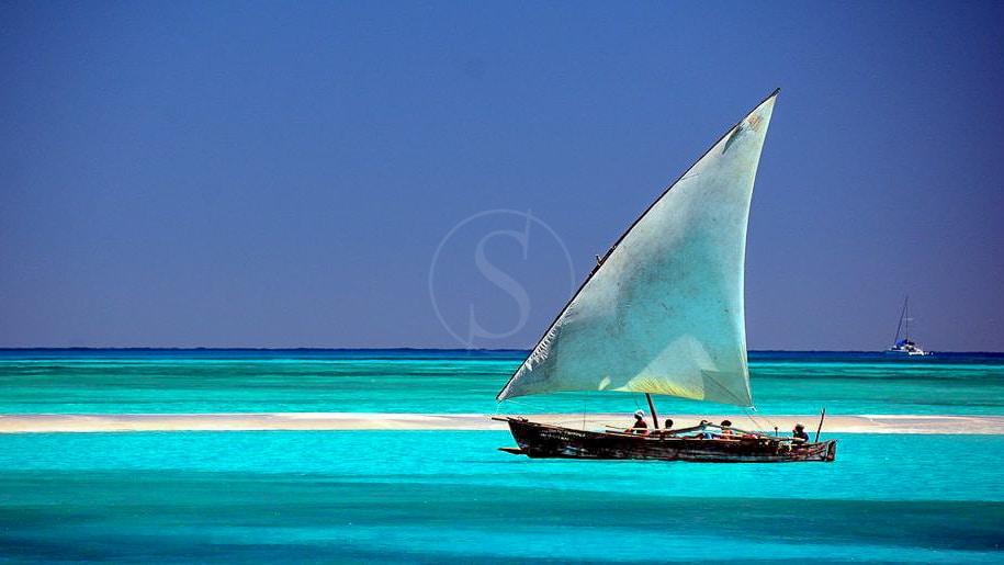 Catamaran Blue Maki, Madagascar
