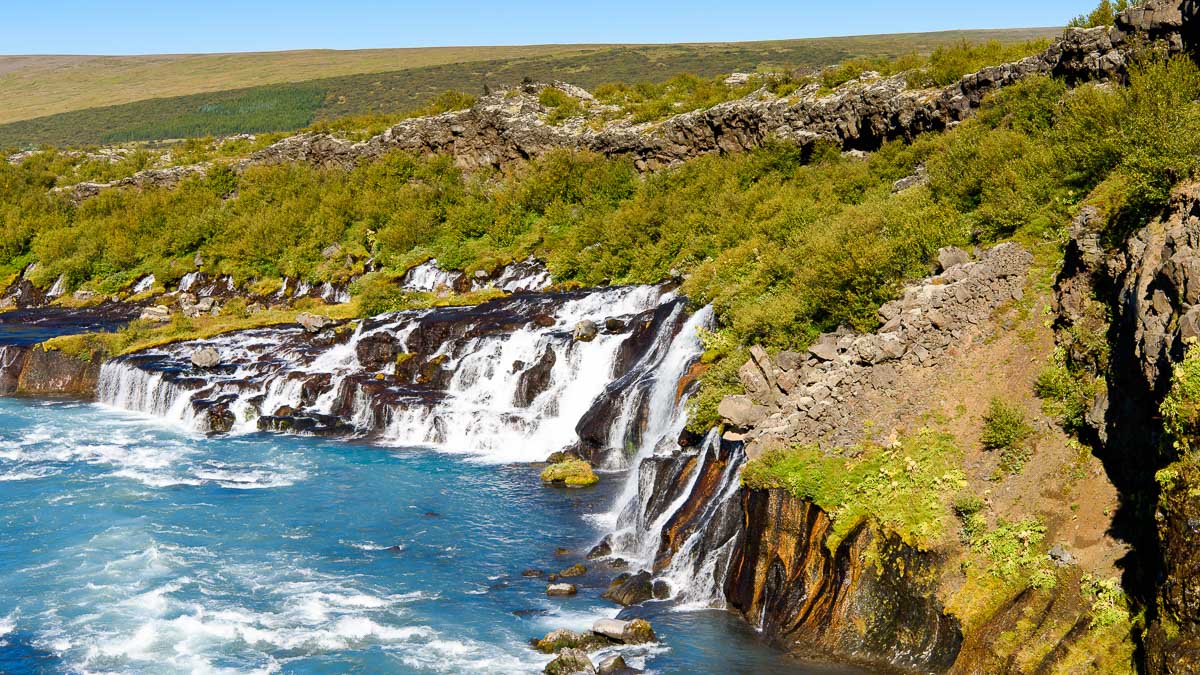 Hraunfossar Waterfall, Islande © Shutterstock