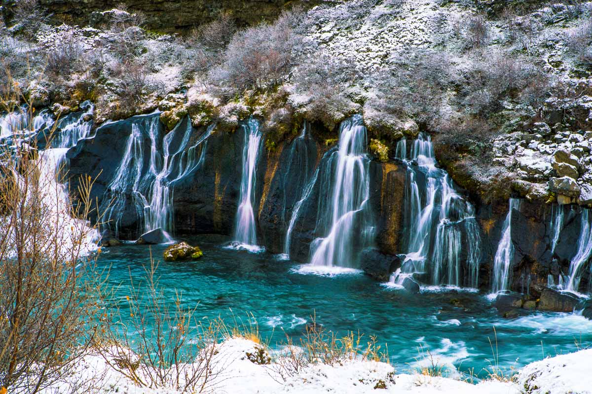 Hraunfossar Waterfall, Islande © Shutterstock
