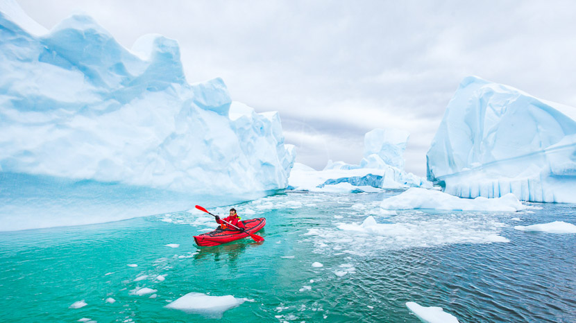 Kayak de mer en Antarctique © Shutterstock