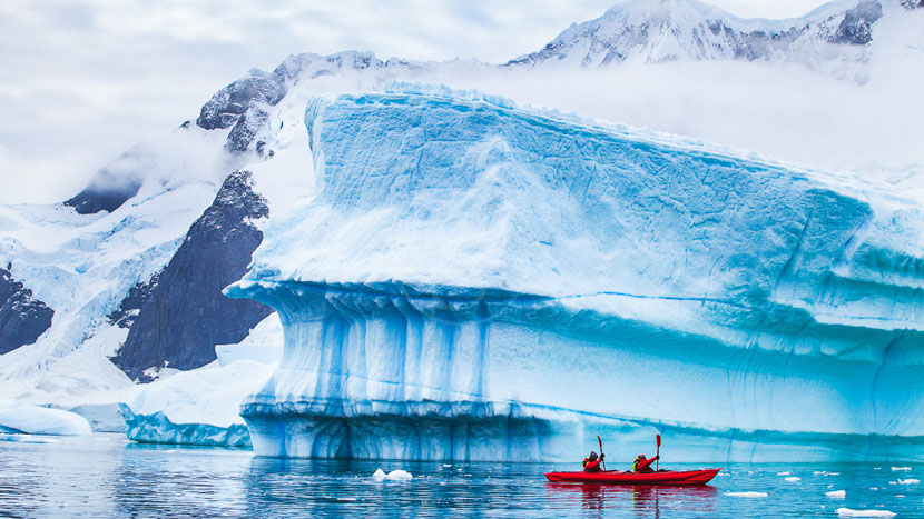 Kayak de mer en Antarctique © Shutterstock